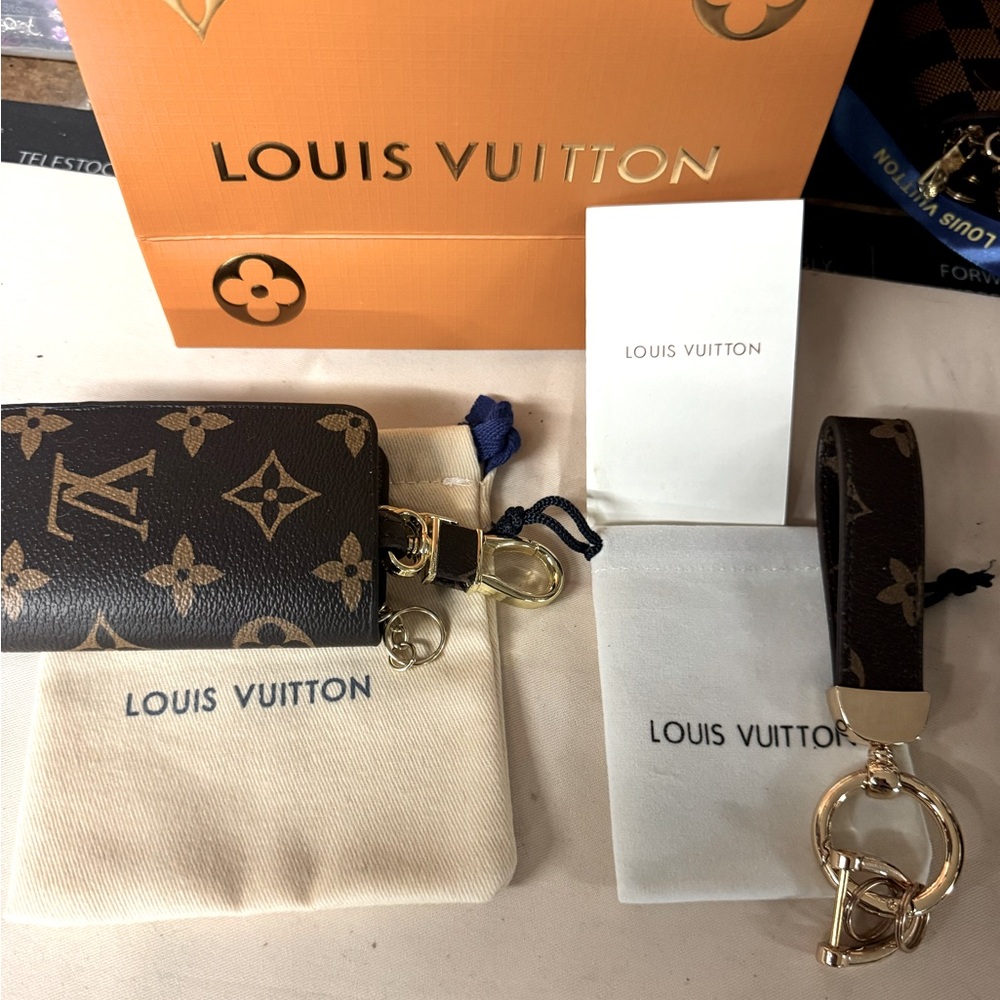 Fashion small coin or change purse & key phobe set selling as set get both new